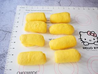 11、南瓜吐司,盖保鲜膜松弛15分钟