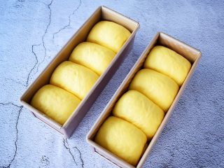 15、南瓜吐司,发至8-9分满时盖上盖子