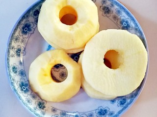8、苹果甜甜圈,依次全部的苹果片都去了核