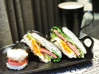 19、浅湘食光&海苔饭团,装盘