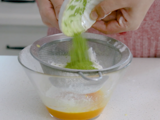 8、玛格丽特小饼干,过筛低粉的时候多加3g抹茶粉