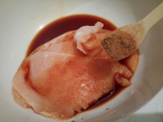 5、脆皮鸡饭,十三香少许