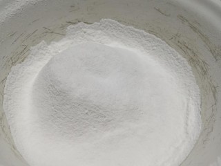 4、奥利奥雪媚娘,过筛一遍