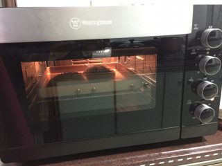 21、洛可可香蕉面包（水果种）,最后放入已预热好的190摄氏度的烤箱中上下火烤25分钟左右