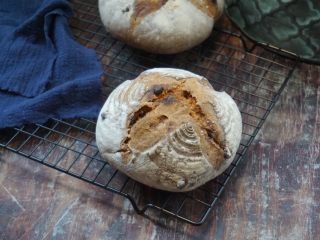 23、洛可可香蕉面包（水果种）,出炉后放网架上放凉冷却