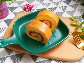17、草莓蛋糕卷,切块摆放好