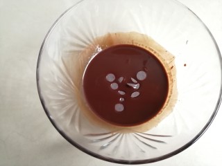 2、浓郁巧克力戚风蛋糕,加入巧克力币