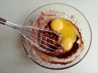 7、浓郁巧克力戚风蛋糕,加蛋黄