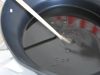 1、年糕秘制小零食，用它开店必定火爆的不得了,筷子周边气泡油温合适