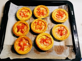 14、草莓蛋挞,时间到  出炉了  好香哦