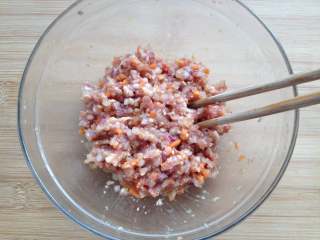 6、米饭汉堡,顺一个方向搅拌均匀