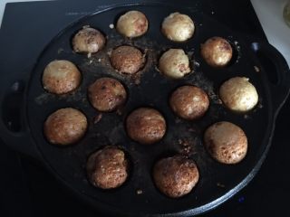 17、章鱼小丸子,最后滚成金黄色的圆球就可以了