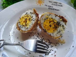 14、苏格兰蛋,还可以再切小一些，方便宝宝手抓和咀嚼噢