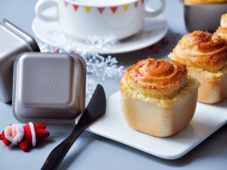 18、淡奶油椰蓉面包卷, 自己做的椰蓉卷，撕着吃特别过瘾。