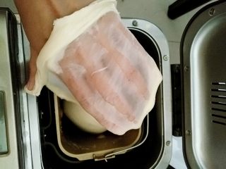 4、中种北海道吐司,揉至出薄膜