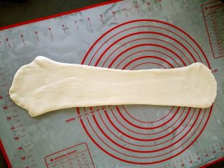 9、中种北海道吐司,擀平