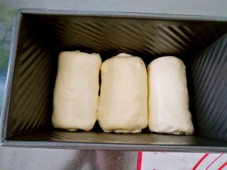 11、中种北海道吐司,摆入吐司盒