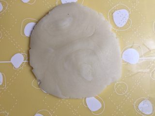 23、没错，高筋粉也能做蛋黄酥,大小和手掌差不多