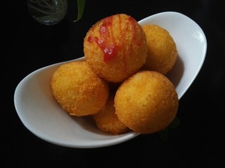 24、圆土豆+爆浆拉丝土豆球,赶紧趁热吃。