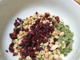 3、春节伴手礼~~网红糯米船,与花生和南瓜子混合