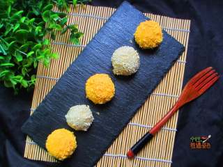 13、干吃汤圆,汤圆外表金黄酥脆 里面的馅非常香甜