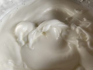 6、巧克力????cake,蛋白加盐柠檬汁加糖打发