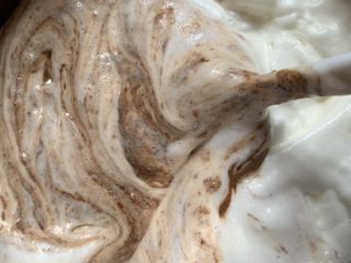 12、巧克力????cake,在放另一半蛋白