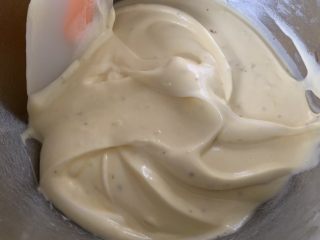 9、桂花蛋糕,这是糊蛋糕糊的状态,很细腻哦