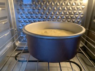 11、桂花蛋糕,烤箱上火110度,下火130度,烘烤55分钟