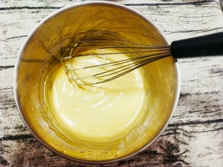 4、酸奶蛋糕,搅拌均匀