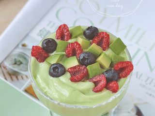 12、牛油果酸奶昔,装饰上去即可