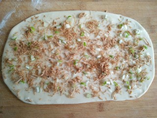 12、香麻饼,均匀撒一层肉松。