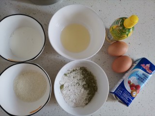 1、抹茶奶油杯子蛋糕????,称好所以材料备用