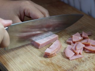 2、黑胡椒蘑菇意大利面,火腿切片