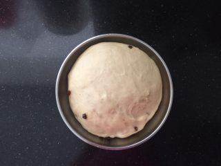 12、抹茶欧克软欧包,发酵好的面团取出。