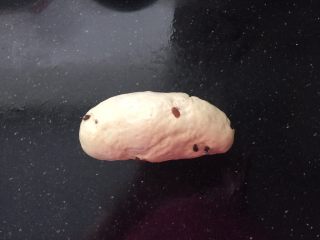 13、抹茶欧克软欧包,揉揉排气。