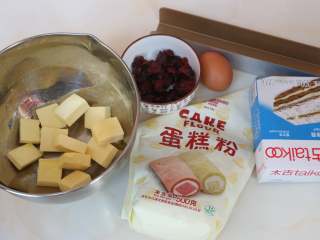 1、香酥美味蔓越莓饼干,准备食材。