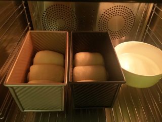 11、绵绵吐司（直接法）,烤箱启动发酵功能38度，55-60分钟