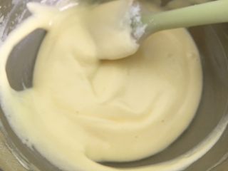 13、虎皮蛋糕卷,记得用翻拌的手法。