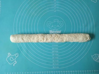 10、苹果饼,静置好的面团搓成长条