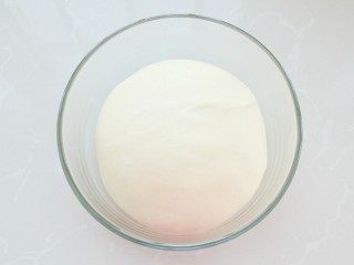 4、菠萝包,待面团发酵至原来的2.5倍大