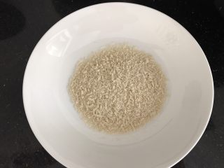 5、豆渣饼,准备半碗糠，也可用芝麻