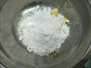 1、蓝莓酥粒蛋糕,15克黄油，20克低粉，12克糖粉混合(黄油不需要软化)