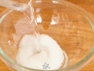 2、【布鲁塞尔松饼】浓浓巧克力风味,加入水