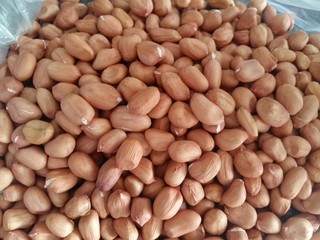 1、花生酱,自己家的花生,剥去外壳。