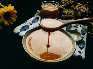 11、花生酱,油放的多少决定花生酱的浓度。喜欢稠的就少放,喜欢稀的就多放。