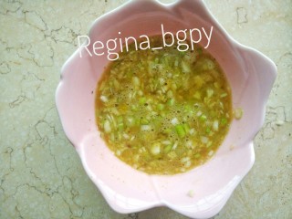 6、香酥馒头片,搅拌均匀