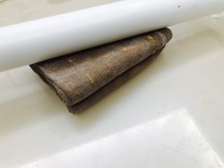 11、网红脏脏包,再对折后可以入冰箱冷藏30分钟，再擀开整形，也可以直接擀长条整形