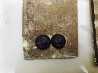 15、网红脏脏包,包入两个巧克力币