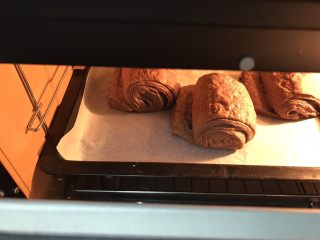 18、网红脏脏包,上火180度下火165度烤20分钟